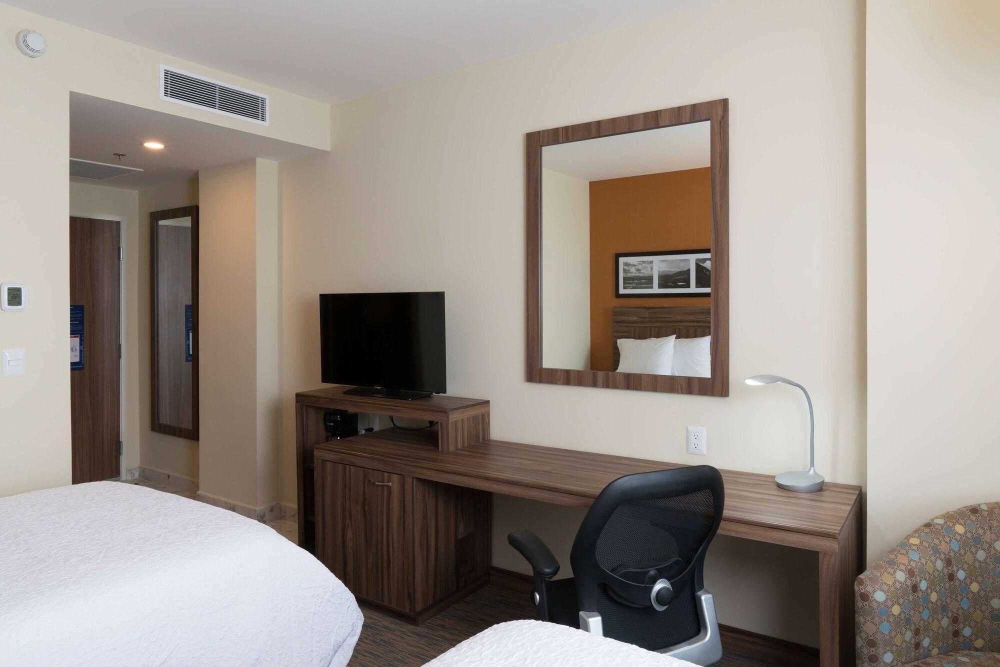 Hampton Inn By Hilton Irapuato Esterno foto