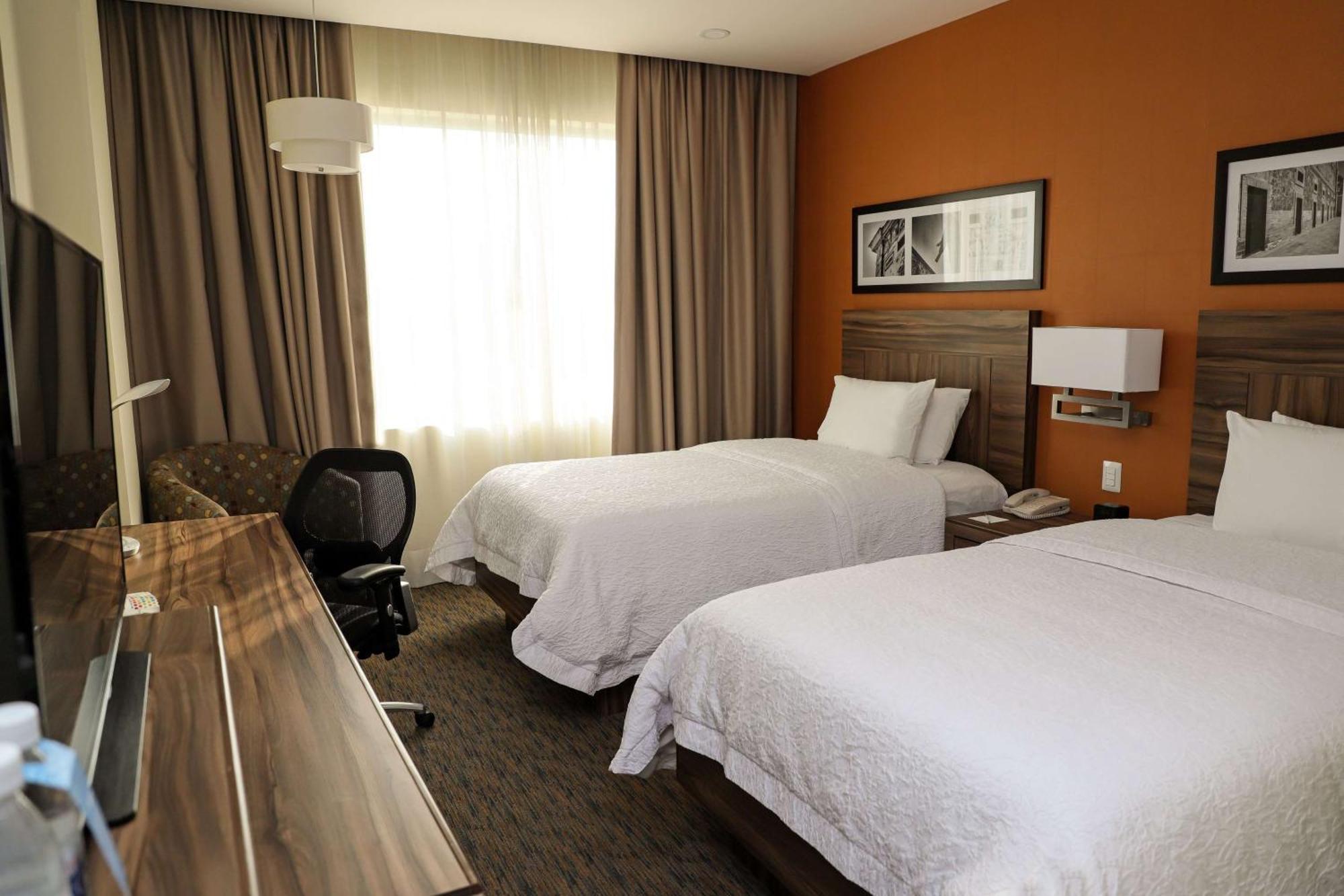 Hampton Inn By Hilton Irapuato Esterno foto